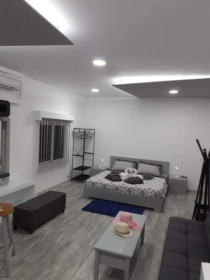 Deluxe Yiota'S Studio ! Klorakas Екстериор снимка