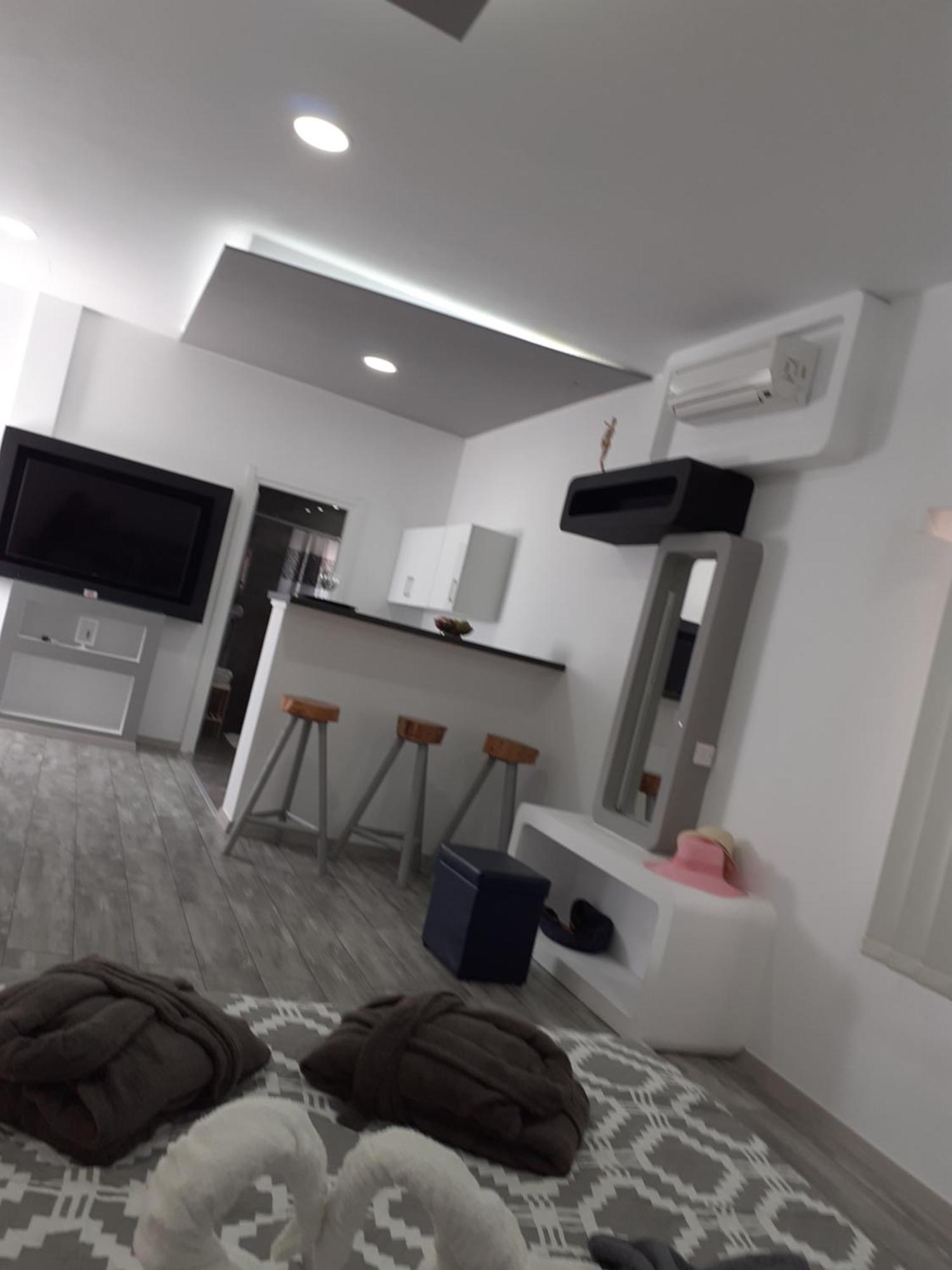 Deluxe Yiota'S Studio ! Klorakas Стая снимка