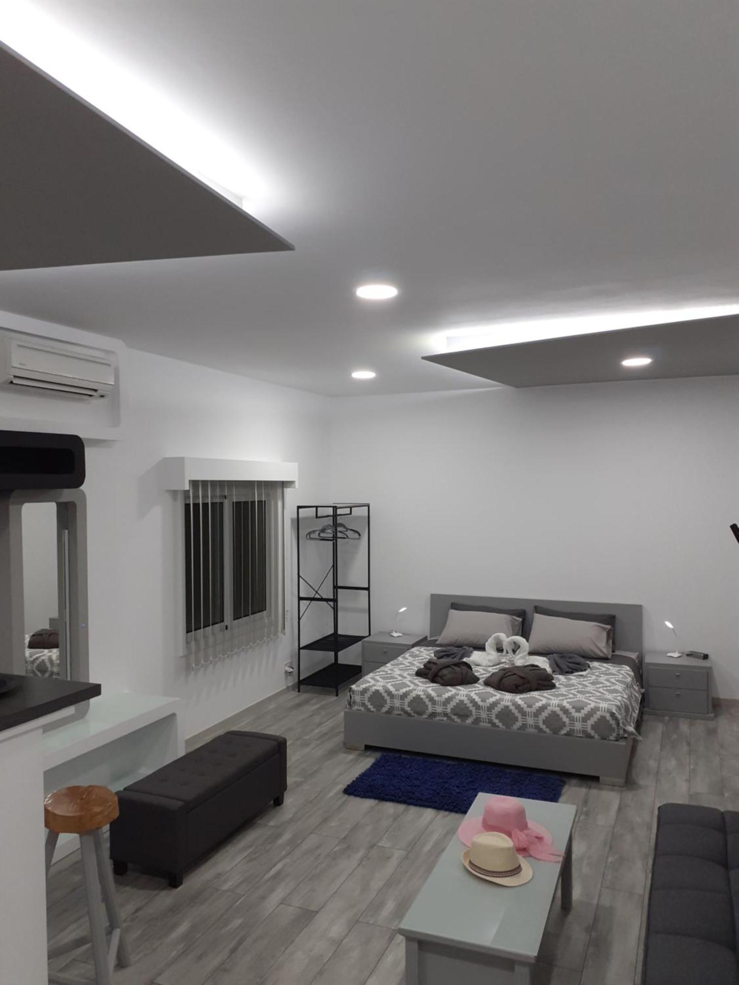Deluxe Yiota'S Studio ! Klorakas Стая снимка