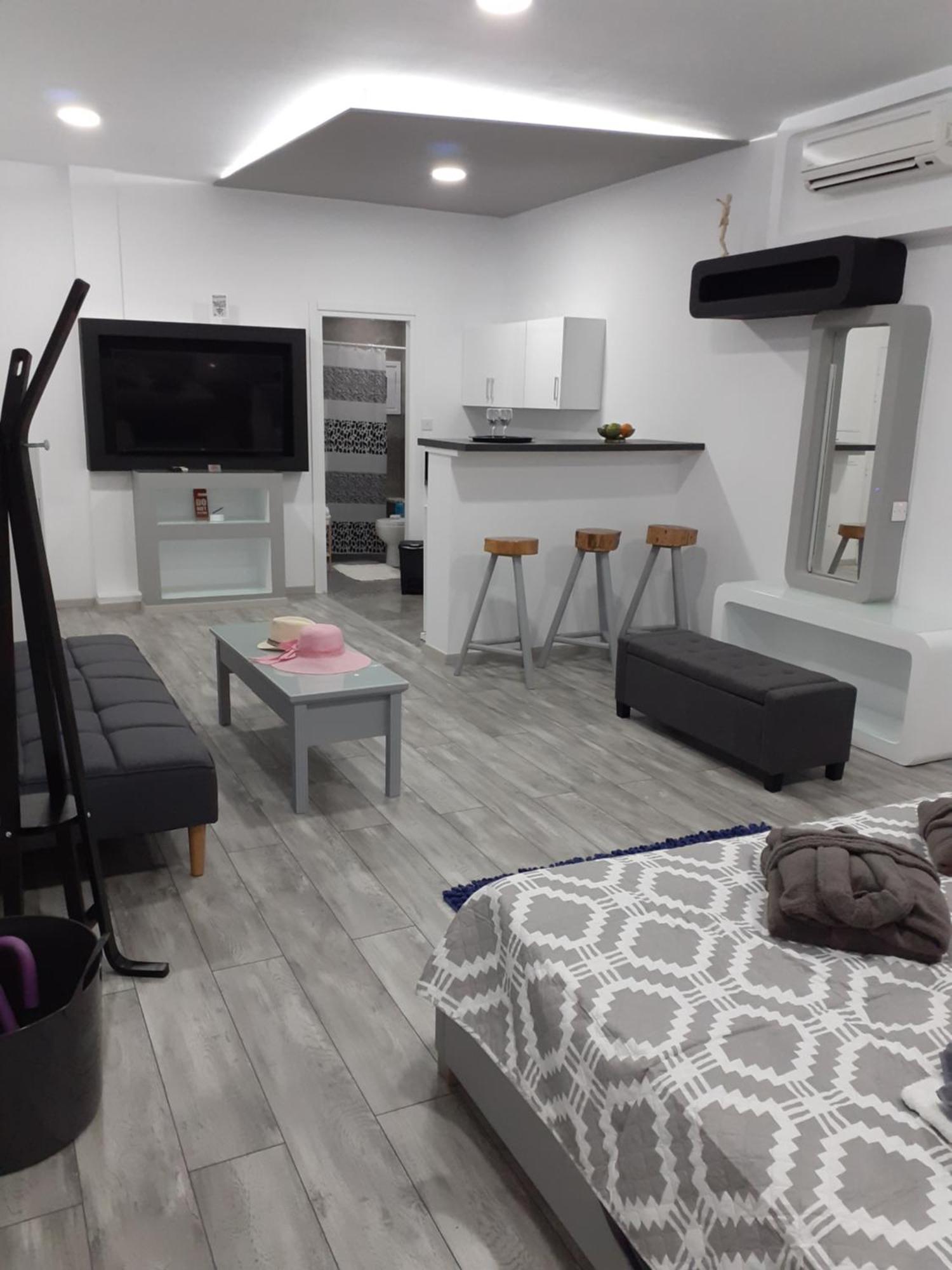 Deluxe Yiota'S Studio ! Klorakas Стая снимка